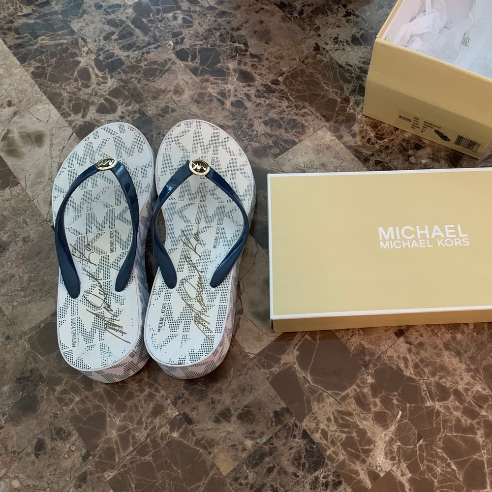 Michael Kors Flip Flops - Size 9M